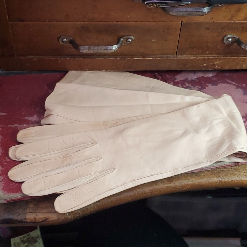 Saks Fifth Avenue Light Cream Leather Women's Gloves